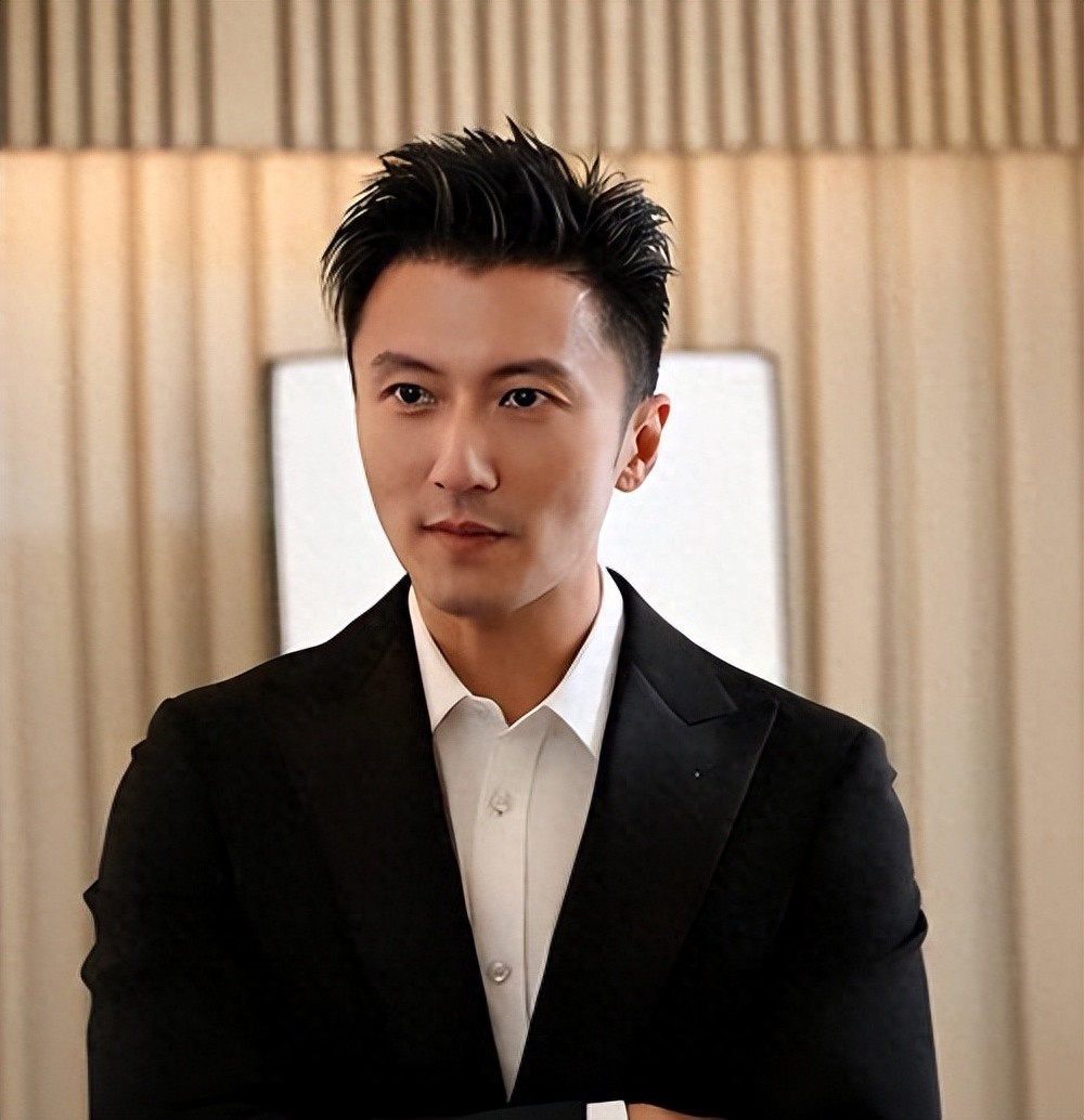 谢霆锋 演艺事业 爱国情怀 _谢霆锋 央视文娱 人民文娱 _谢霆锋淡出娱乐圈